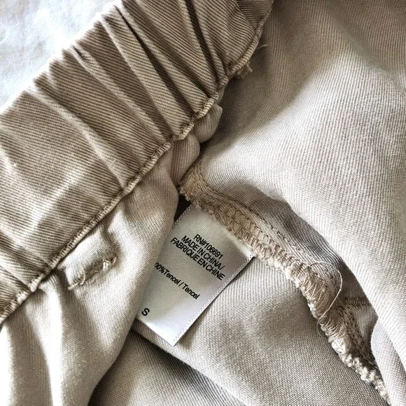 YFB KHAKIE WIDE-LEG PANTS,
SMALL. - Picture 3 of 10